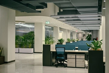 PSO 6th & 7th: Work bays sit beside a clear corridor. 6th–7th-floor interior photography.