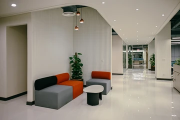 PSO 6th & 7th: Modular seats and a round table beside the corridor. 6th–7th-floor interior photography.